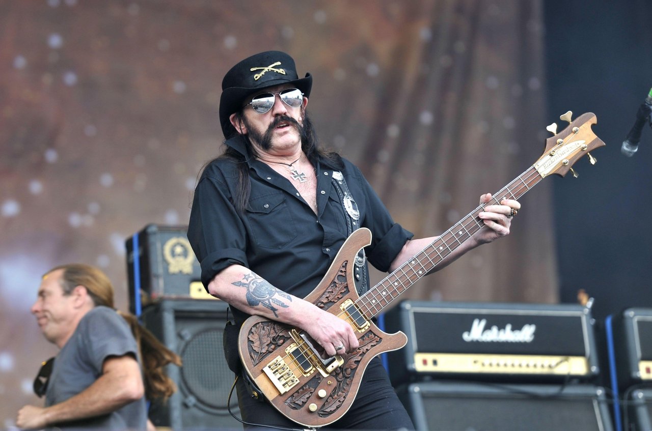 Lemmy Kilmister se je poslovil ob koncu leta 2015, star 70 let. Ob svojem življenjskem slogu je zdržal presneto dolgo.