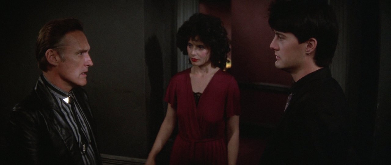 Modri žamet (1986) Davida Lyncha je ena od kultnih klasik filma, Hopperjeva vloga pa prav tako.