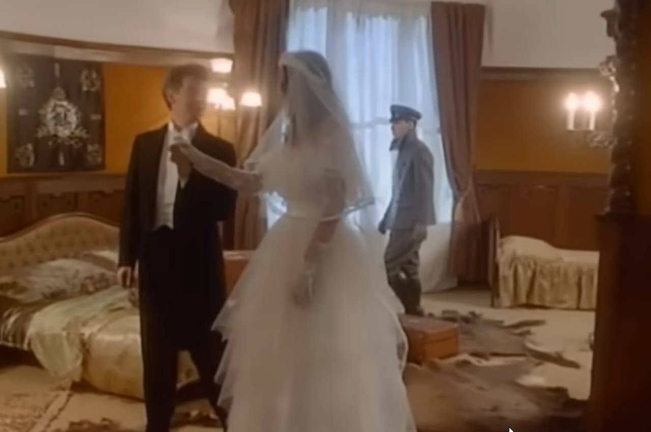 Britanski synth-pop hit z vampirsko zgodbo, posneto na slovenskem gradu