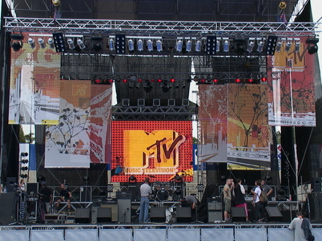 MTV Adria je bil smel poskus glasbene televizije Balkana, tako so Siddharta 2007 nastopili na njihovem koncertu v Zagrebu. Ampak ideja je bila prepozna.