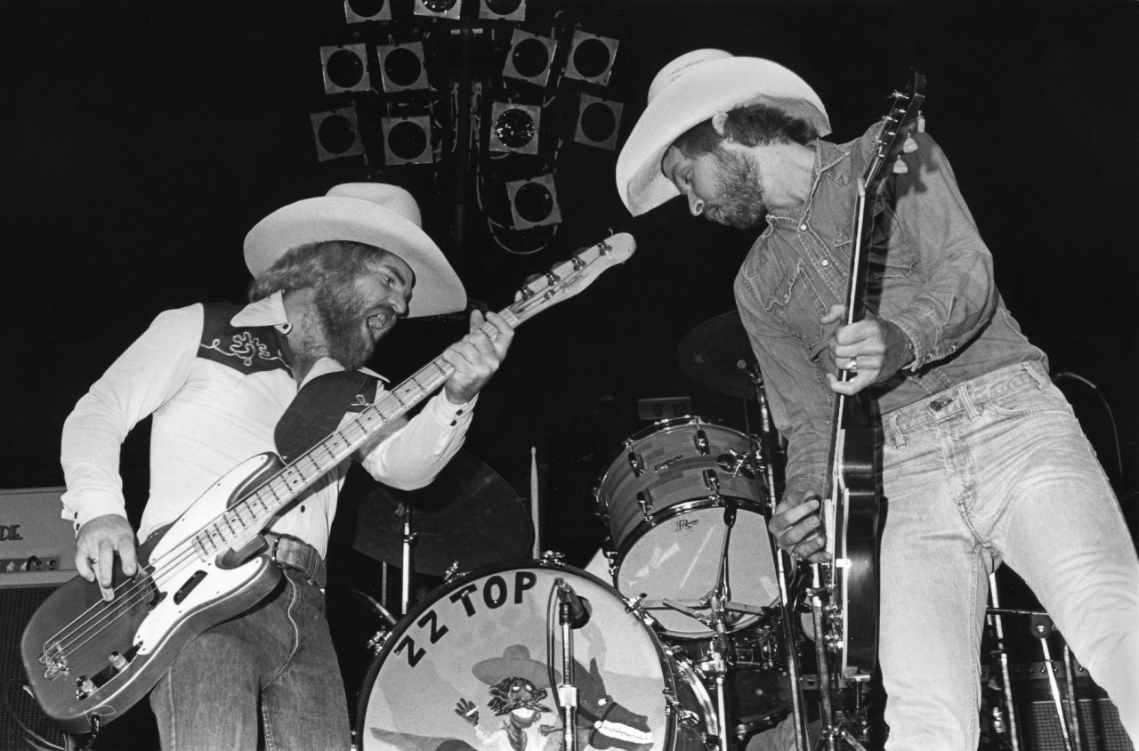 Dusty Hill in Billy Gibbons, 1975, ko še nista imela dolge brade.