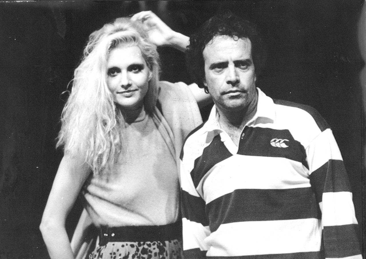 Anna Oxa in Enrico Montesano, voditelja oddaje Fantastico 9 med 1988 in 1989.