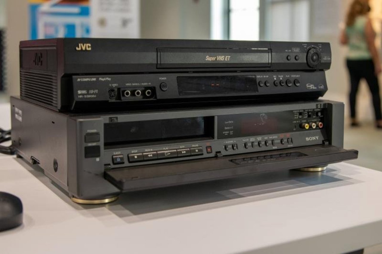 Kako je VHS leta 1986 že dobil vojno proti Betamaxu Kako je VHS leta 1986 že dobil vojno proti Betamaxu