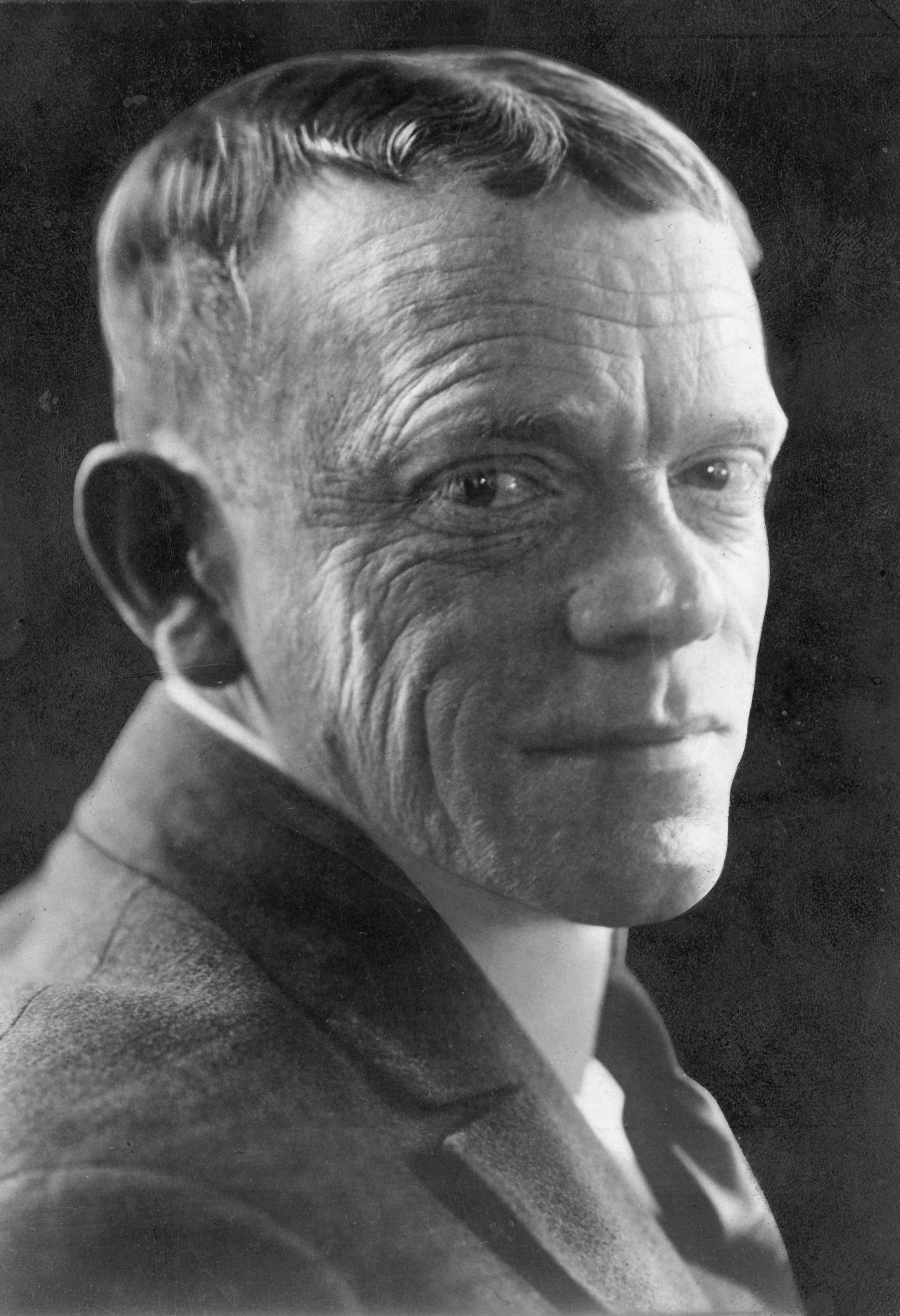 Karl Valentin (originalno Valentin Ludwig Fey) velja za nemškega Charliea Chaplina.
